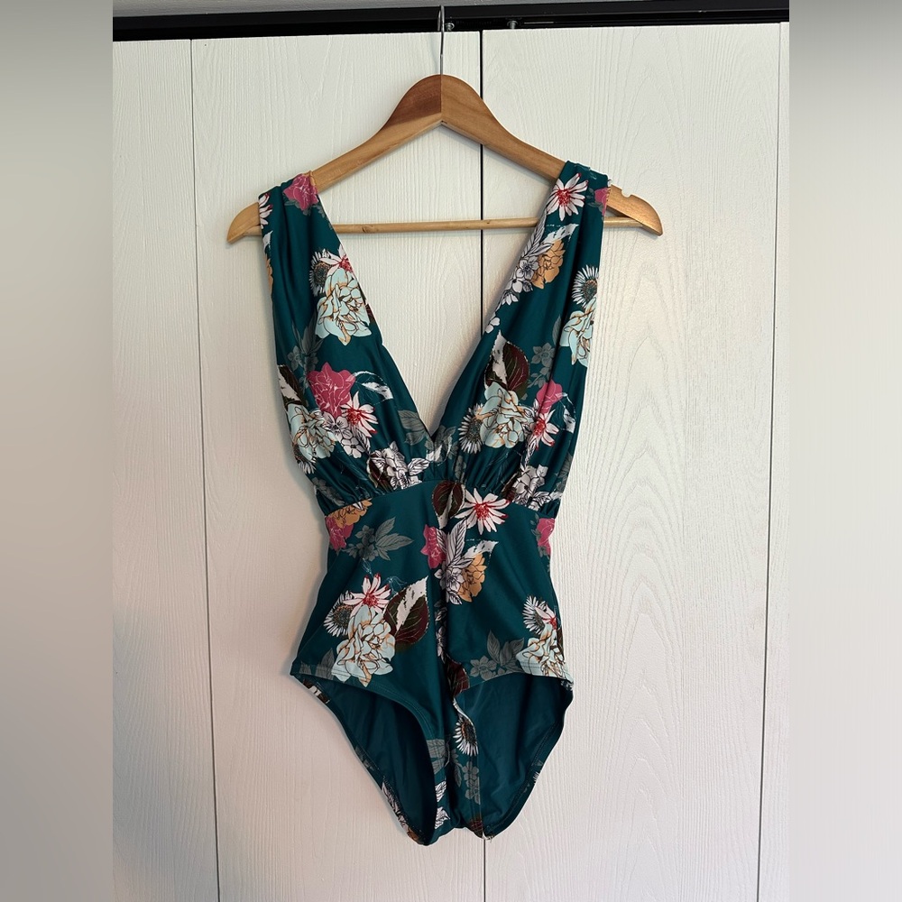 NWOT Modcloth Floral Women’s One Piece Wrap Back Swimsuit